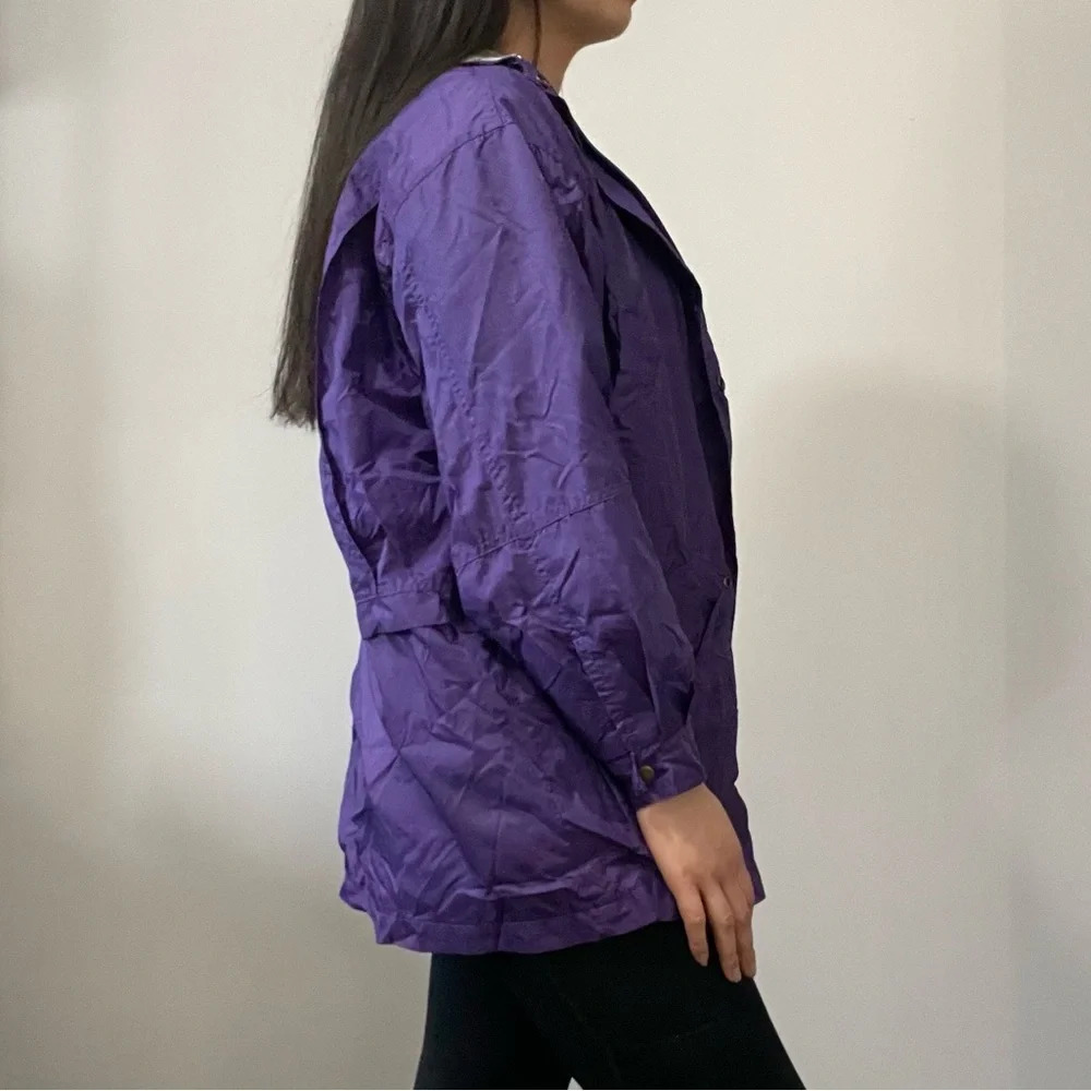 π Embrace the Vintage Vibes: Purple Windbreaker Coat - Size Unknown π¬οΈ - Picture 4 of 13